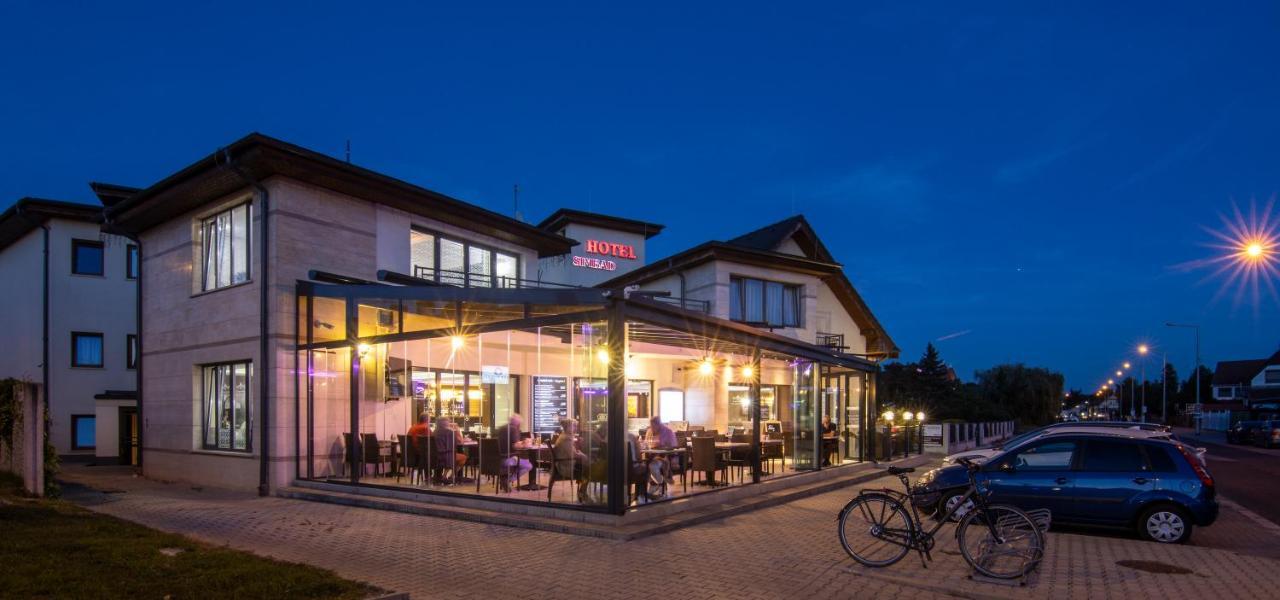 Simbad Hotel & Bar Superior Mosonmagyaróvár Exterior foto
